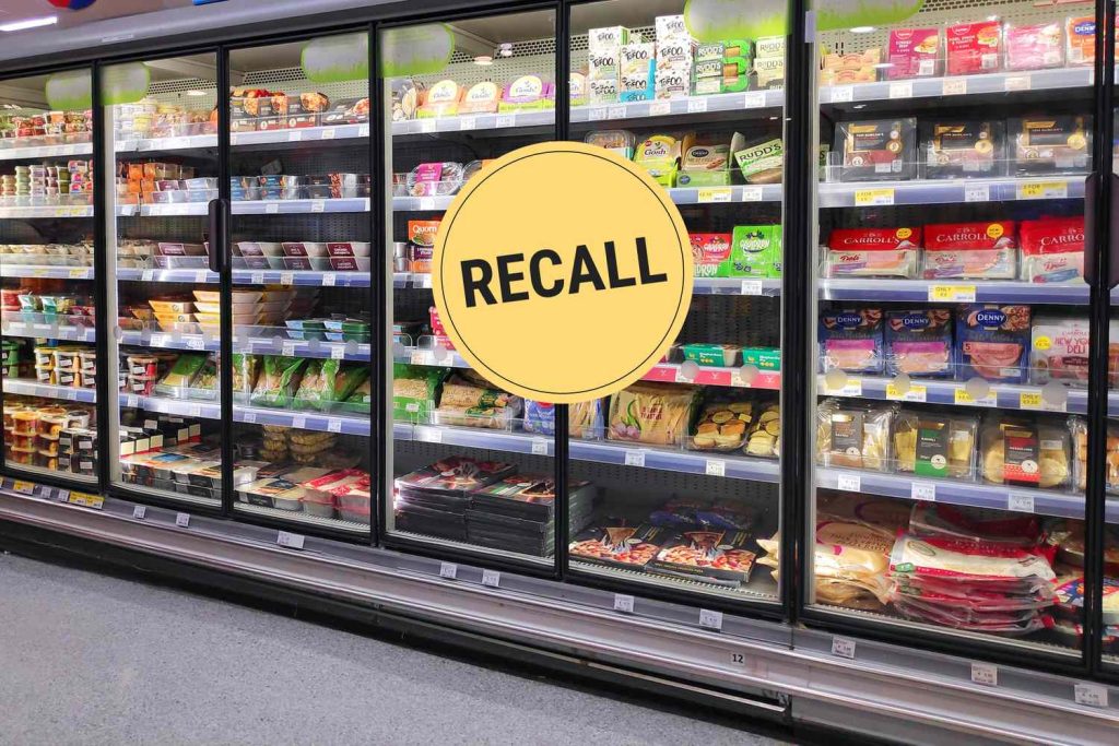 Готовые к употреблению блюда, продаваемые в Kroger и Walmart, вспомнили из-за смертельной вспышки Listeria