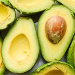 Единственный способ хранить авокадо, по словам эксперта по авокадо Hass Avocado