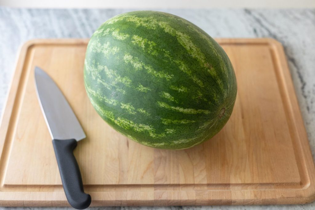 Самый простой способ разрезать арбуз, по словам редактора продуктов питания