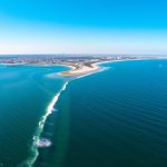 Панорама Черного моря в Одессе с видом на побережье и городской пейзаж