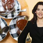 Я делаю шоколадный мусс Найджеллы Лоусон с шоколадом.