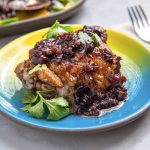 Этот рецепт вирусной курицы - мой новый любимый способ приготовить куриные бедра